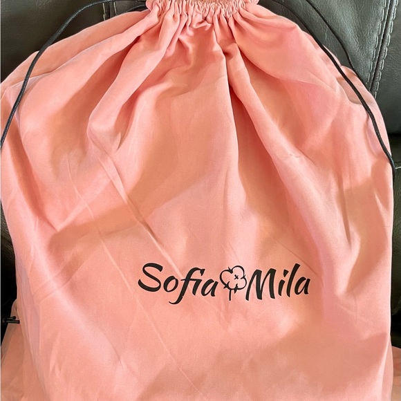 Black Textured Backpack with Structured Design - Picture 3 of 3